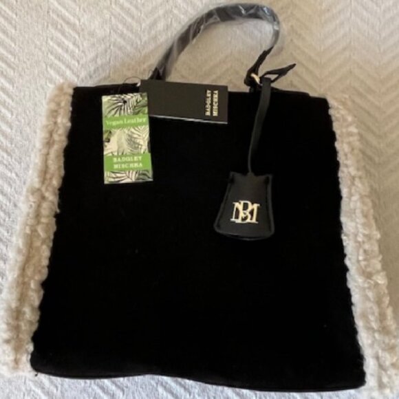 Badgley Mischka Sherp Bag in Black with Gold Hardware and a Working Lock & Key - Picture 3 of 10